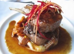 City Art Restaurant的半自助餐，主菜份量十足。(Photo by <a href="http://www.openrice.com/restaurant/commentdetail.htm?commentid=2201003"target="_blank"style="color:#FFFFFF;">wongvivian86</a>)