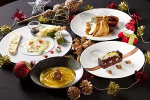 Enjoy an expertly prepared four-course menu with a wide range of scrumptious appetizers, all-new sustainable seafood dishes, and your all time favorite Christmas roast.