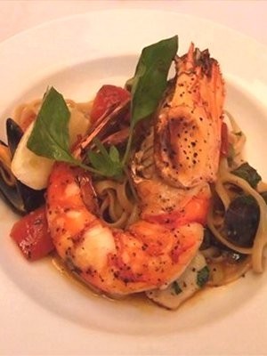 Roasted Tiger Prawns and Linguini--Orange Tree(photo by <a href="http://www.openrice.com/restaurant/commentdetail.htm?commentid=2278875" target="blank">為食村姑</a>)