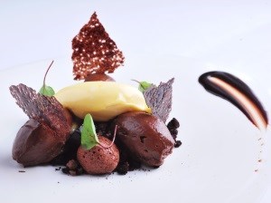 Chocolate textures – a mouthwatering dessert of 5 chocolate flavours (HK$98)