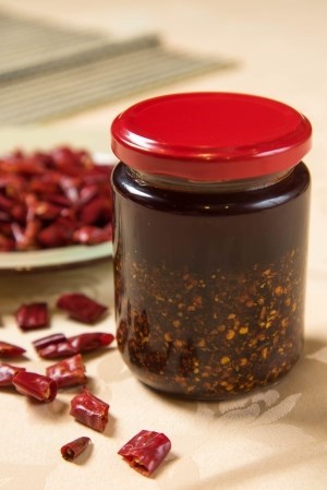 自家製辣椒油: 正宗四川風味，辣勁十足，可以單買。